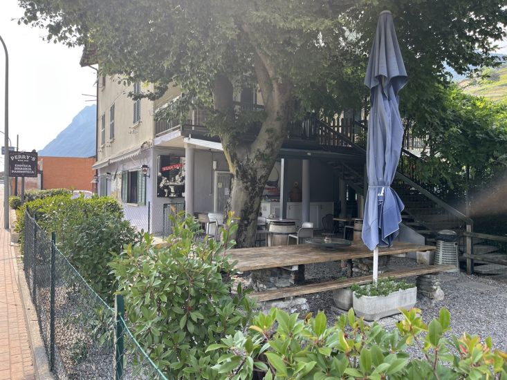 Perry's Wine Pub